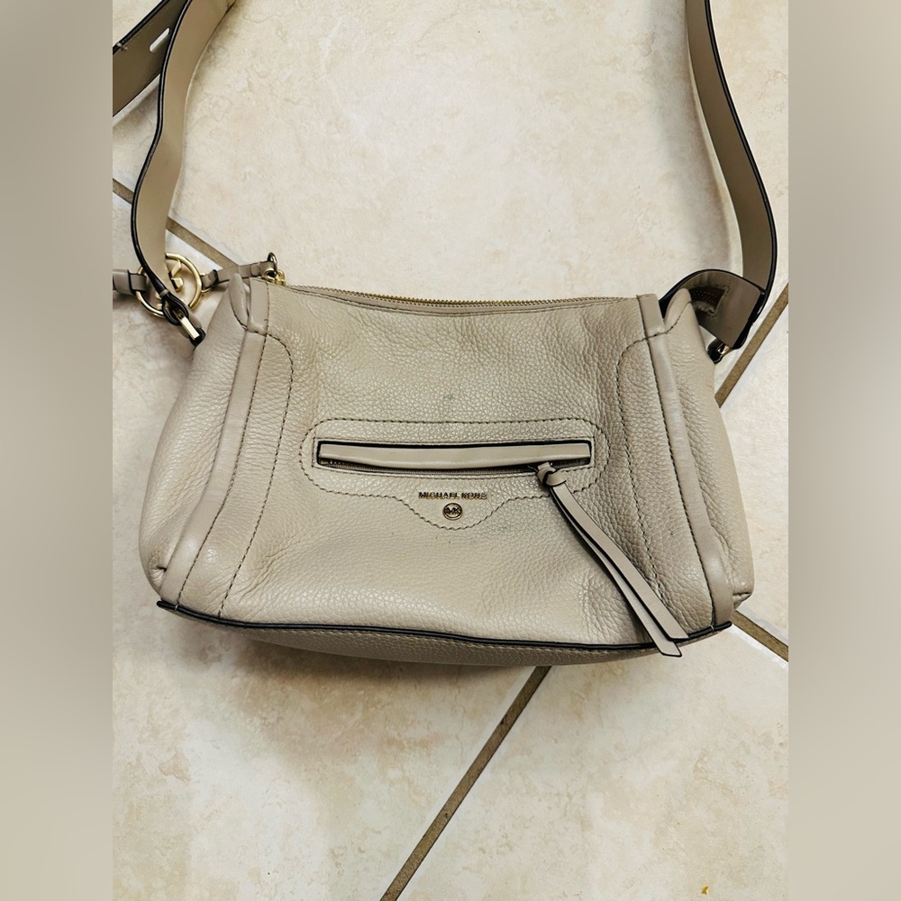 Michael Kors Tan Beige Leather Crossbody Purse Bag